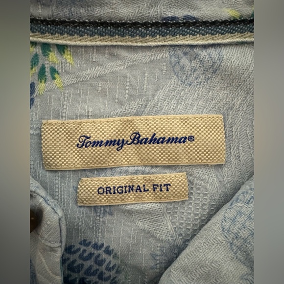 Tommy Bahama Silk Hawaiian Pineapple Shirt Short Sleeve Button Up Blue Large - Picture 4 of 10